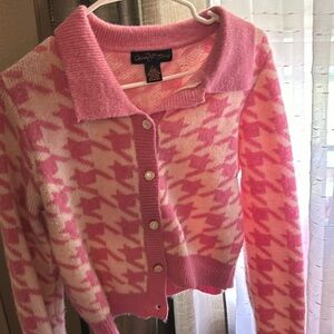 Cute girly pink and white pattern sweater shirt, cozy and comfortable.
